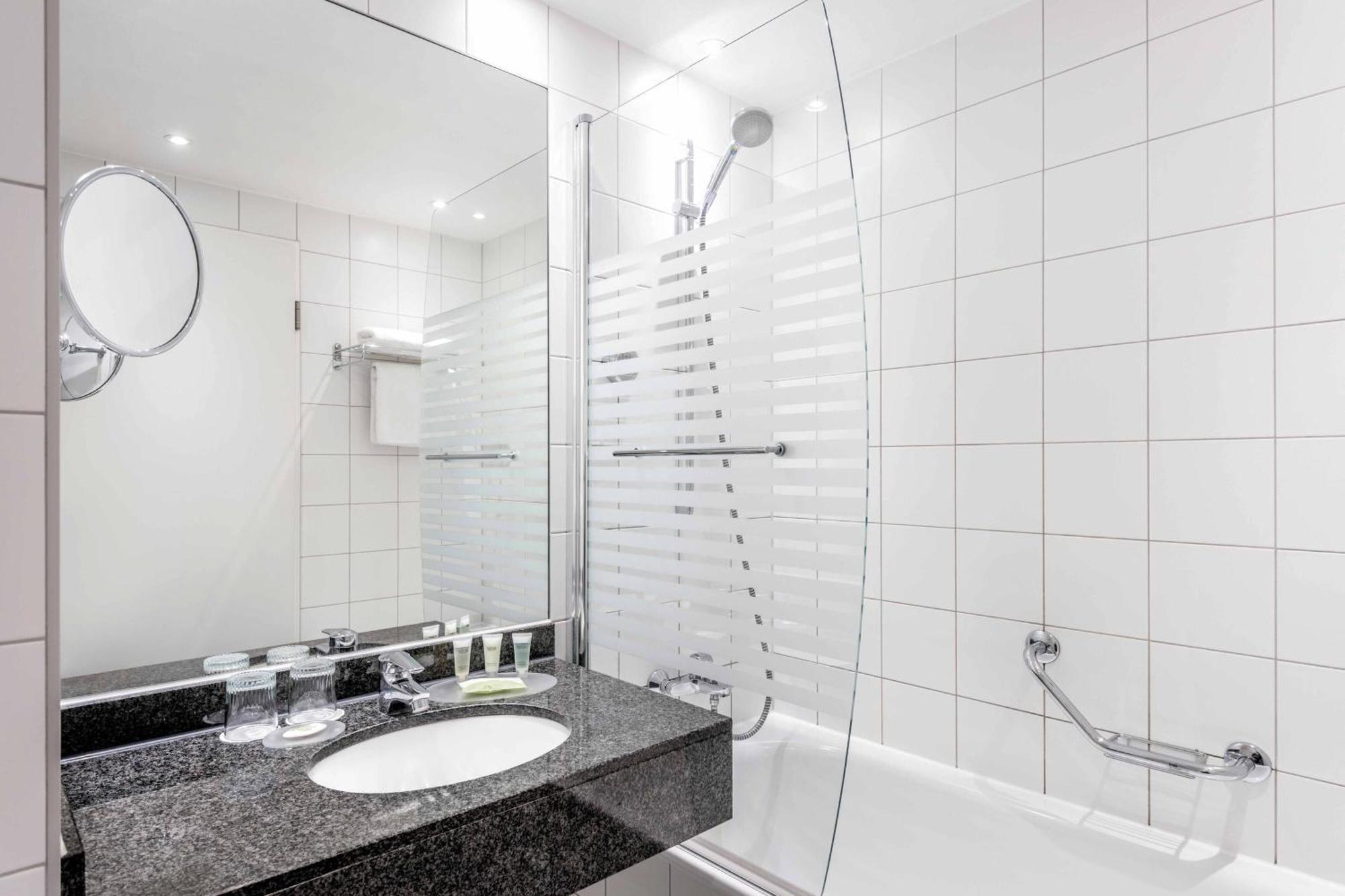 Courtyard By Marriott Munich City Center Exterior foto