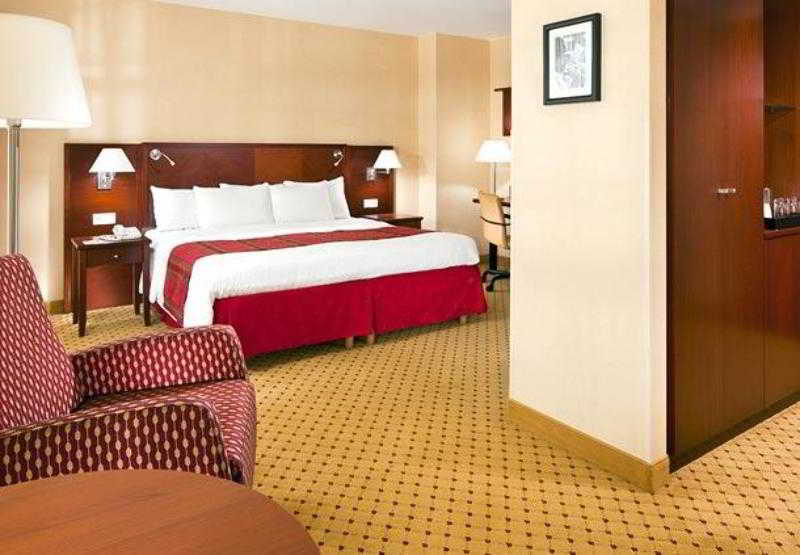 Courtyard By Marriott Munich City Center Exterior foto